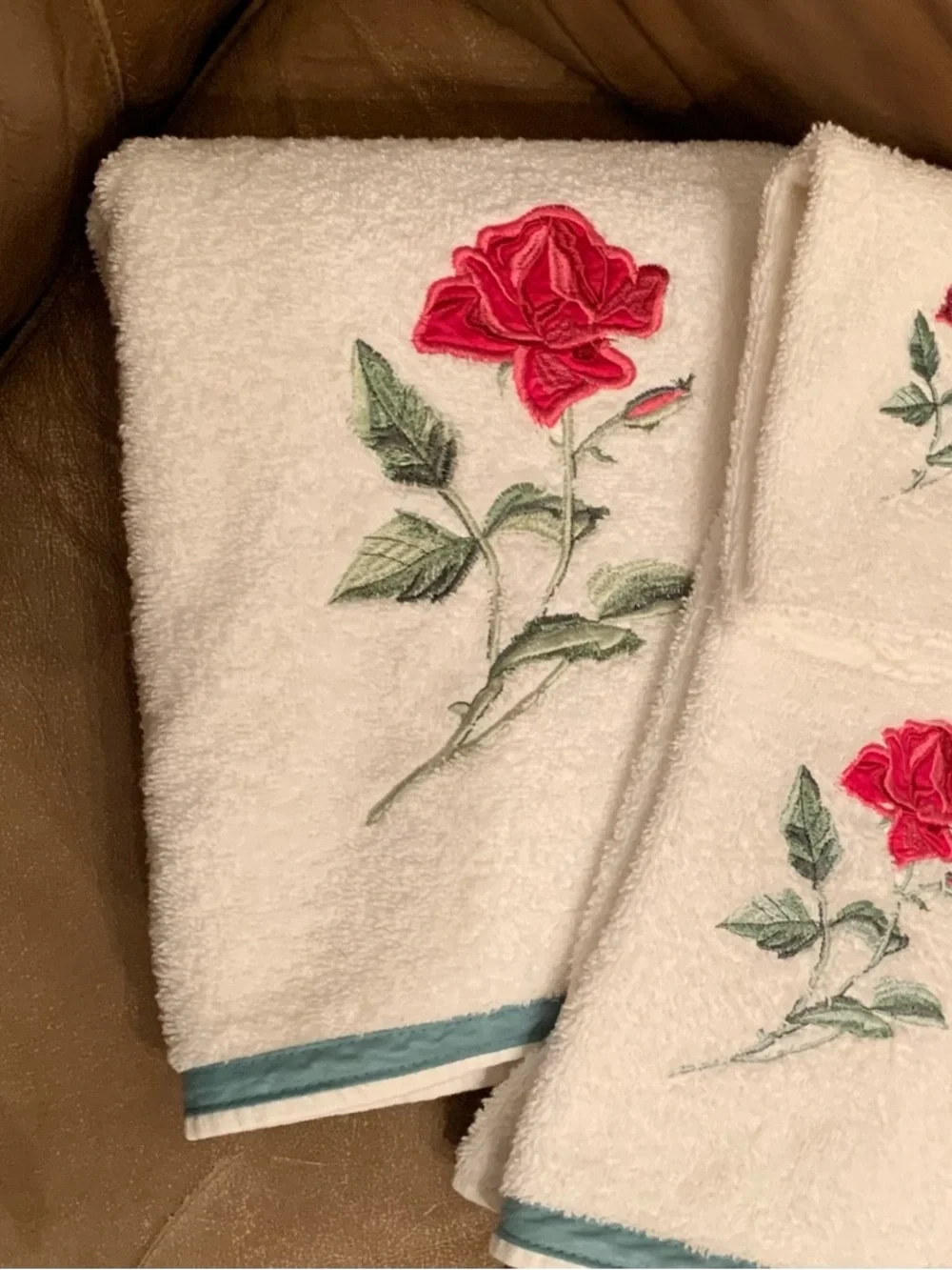 Vintage JC Penney 3pc Towel Set Pink Green Rose Appliqué Embroidered Cotton USA
